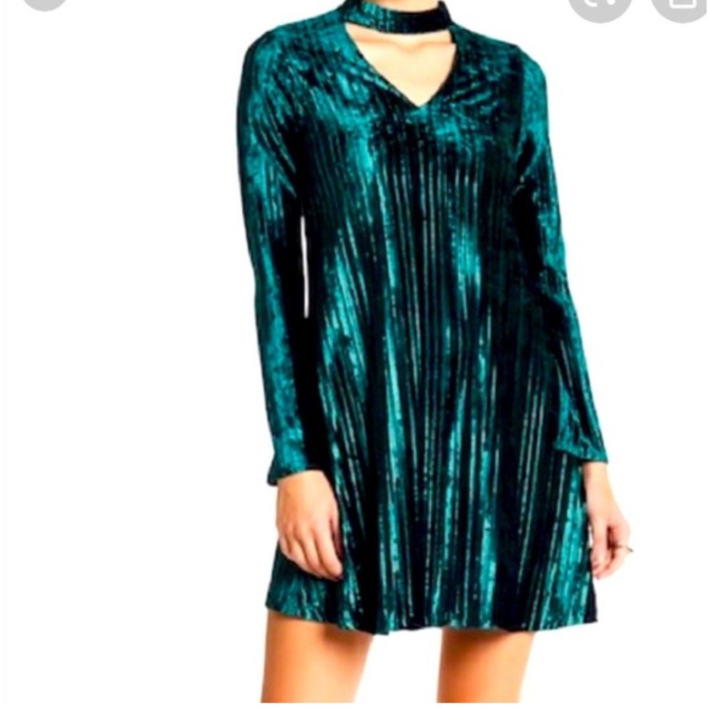 Nicole Miller women’s Green‎ Velvet Dress / Size 4 / box 15-18